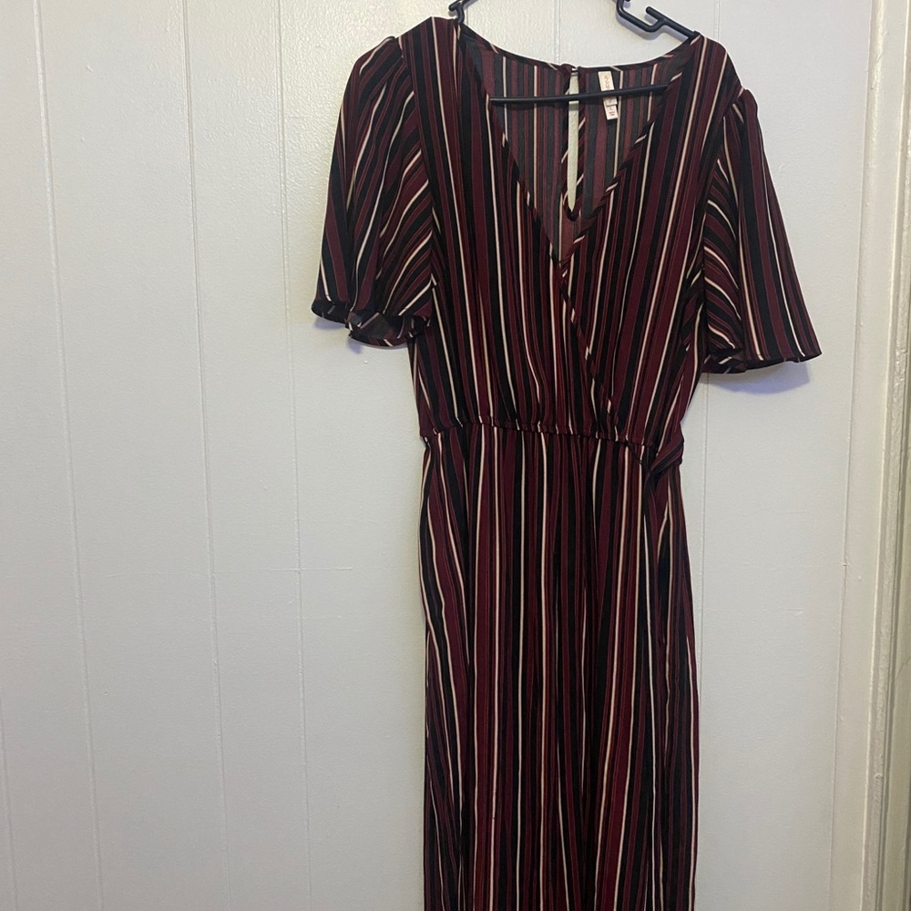 Striped jumpsuit great for holiday season - Picture 2 of 5